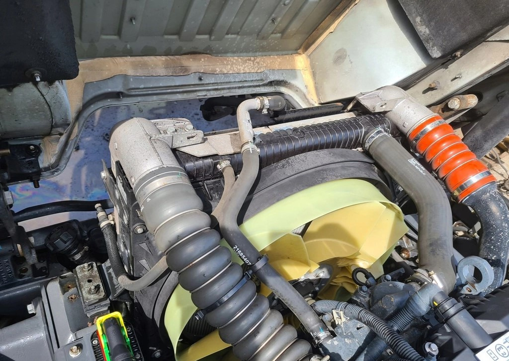 KOMPLET CHŁODNIC CHŁODNICA INTERCOOLER RENAULT GAMA DTI 8 VOLVO FL D8K 21675454 21657617 - Radiatori: foto 2 KOMPLET CHŁODNIC CHŁODNICA INTERCOOLER RENAULT GAMA DTI 8 VOLVO FL D8K 21675454 21657617 - Radiatori: foto 2