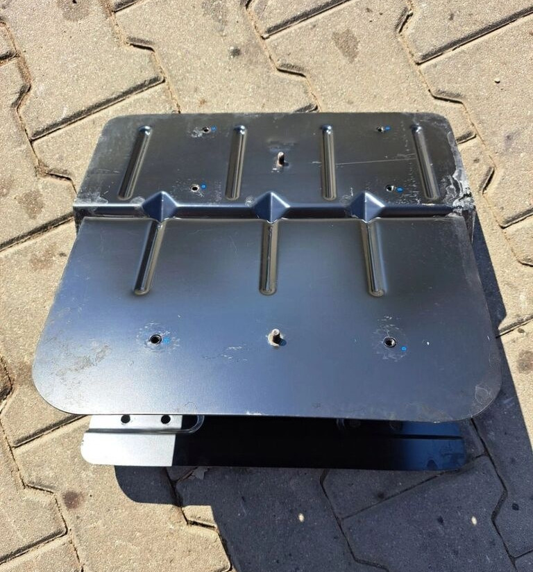 MOCOWANIE PRAWE BŁOTNIKA PODKABINOWEGO NADKOLA FORD F-MAX EURO 6 Ford F-MAX JC46 Ford F-MAX truck - Kabina dhe interier për Kamioni: foto 3 MOCOWANIE PRAWE BŁOTNIKA PODKABINOWEGO NADKOLA FORD F-MAX EURO 6 Ford F-MAX JC46 Ford F-MAX truck - Kabina dhe interier për Kamioni: foto 3