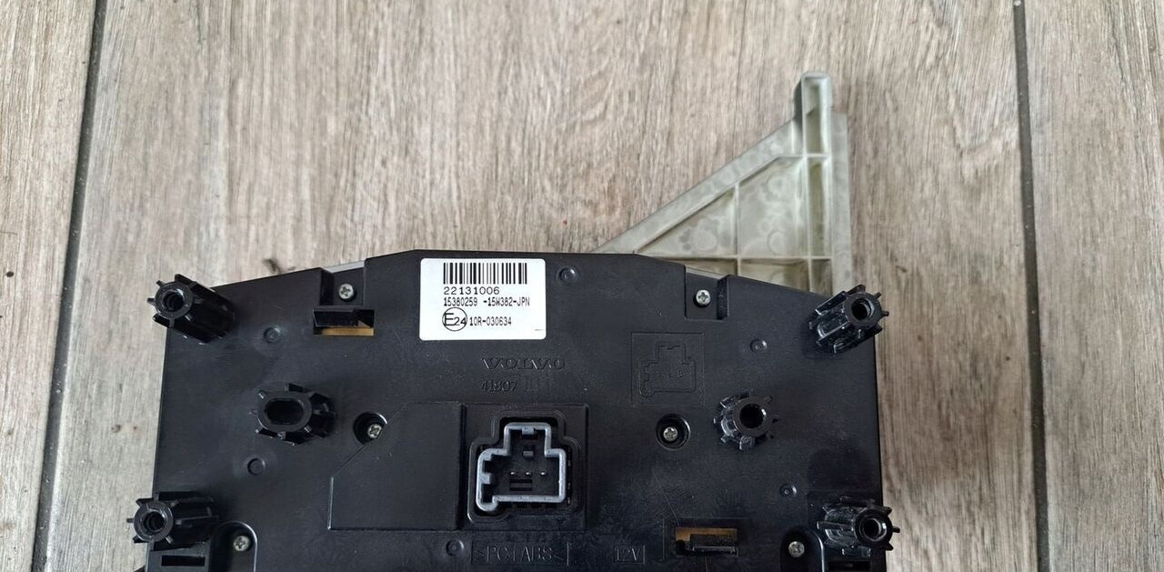 OEM PANEL NAWIEWU OGRZEWANIA KLIMATYZACJI VOLVO FH 4 22131006 - Tahografi për Kamioni: foto 3 OEM PANEL NAWIEWU OGRZEWANIA KLIMATYZACJI VOLVO FH 4 22131006 - Tahografi për Kamioni: foto 3