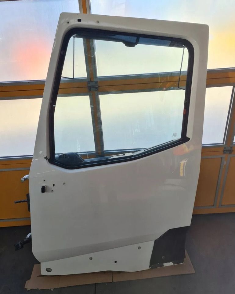 RENAULT DRZWI KOMPLETNE LEWE RENAULT GAMA T RANGE - Derë dhe pjesë këmbimi për Kamioni: foto 1 RENAULT DRZWI KOMPLETNE LEWE RENAULT GAMA T RANGE - Derë dhe pjesë këmbimi për Kamioni: foto 1