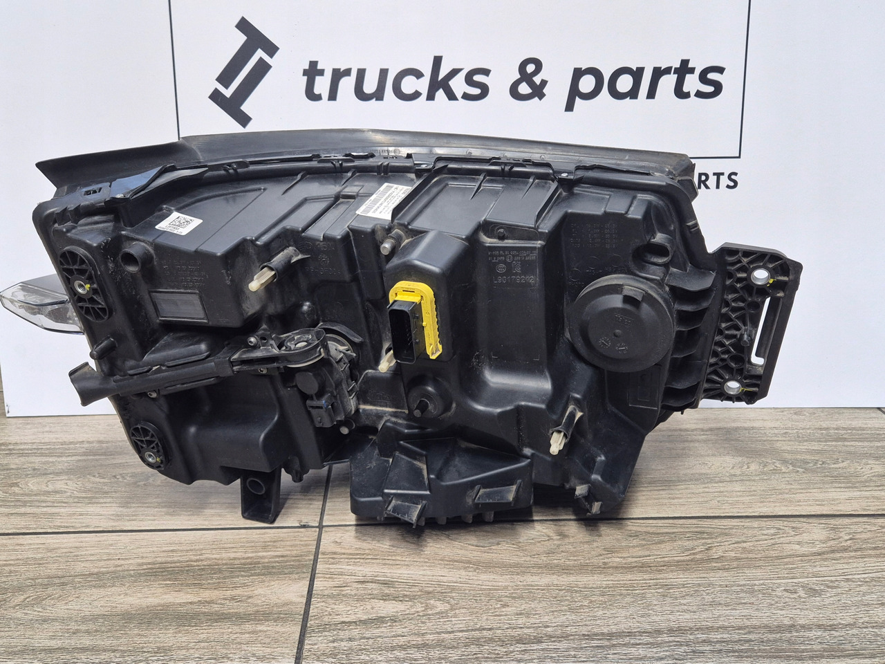 RENAULT REFLEKTOR LAMPA RENAULT RANGE T GAMA T EVOLUTION EVO LED LEWA - Fenerët për Kamioni: foto 3 RENAULT REFLEKTOR LAMPA RENAULT RANGE T GAMA T EVOLUTION EVO LED LEWA - Fenerët për Kamioni: foto 3