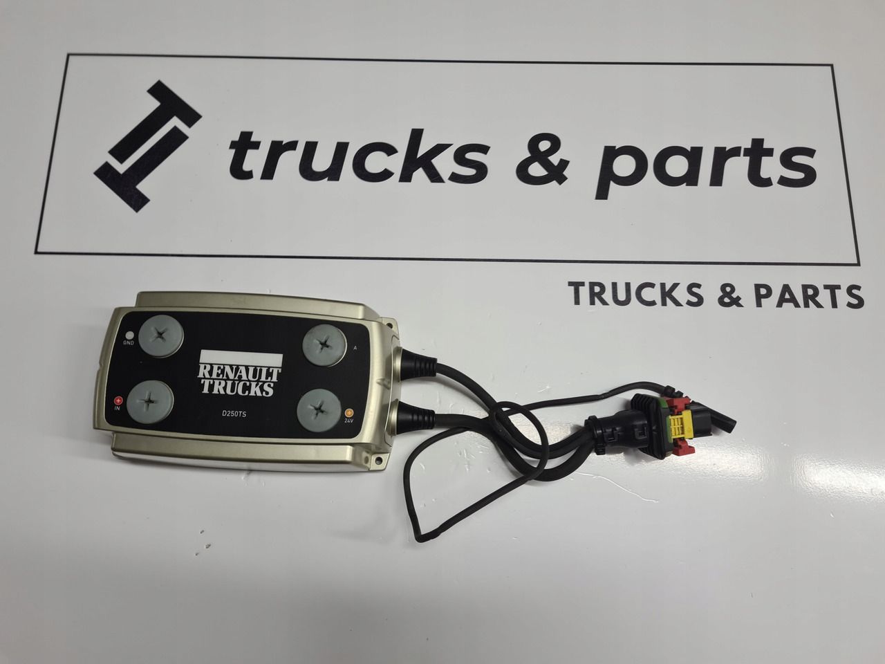 RENAULT REGULATOR NAPIĘCIA AKUMULATORA RENAULT GAMA RANGE T EVO - Sistemi elektrik për Kamioni: foto 1 RENAULT REGULATOR NAPIĘCIA AKUMULATORA RENAULT GAMA RANGE T EVO - Sistemi elektrik për Kamioni: foto 1