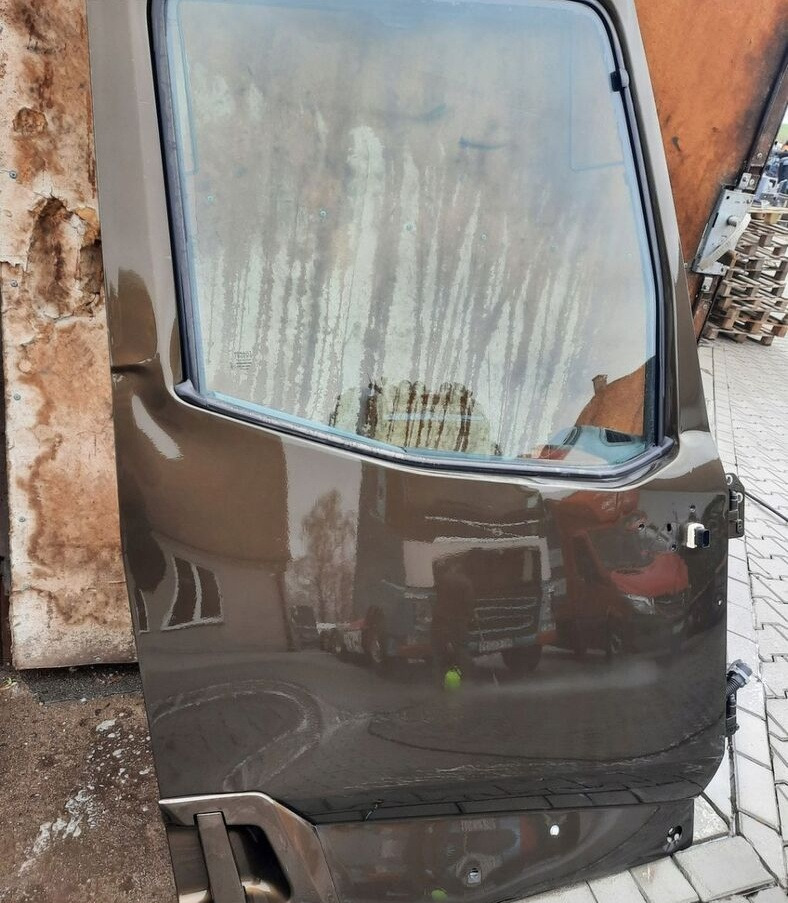 Renault GAMA T K C RANGE - Derë dhe pjesë këmbimi për Kamioni: foto 1 Renault GAMA T K C RANGE - Derë dhe pjesë këmbimi për Kamioni: foto 1