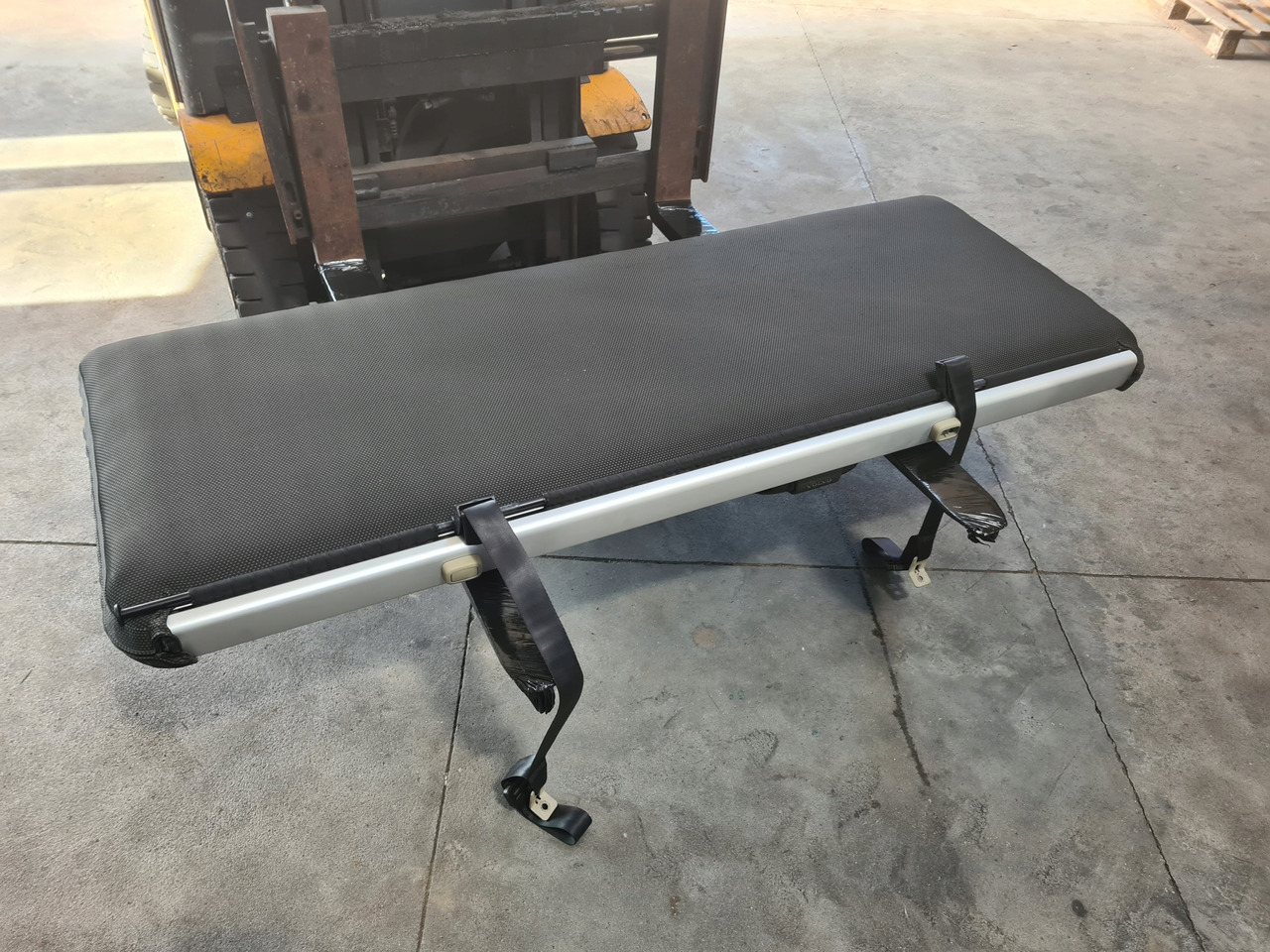 VOLVO ŁÓŻKO KOMPLETNE GÓRNE LEŻANKA MOCOWANIA - Ndenjësja për Kamioni: foto 1 VOLVO ŁÓŻKO KOMPLETNE GÓRNE LEŻANKA MOCOWANIA - Ndenjësja për Kamioni: foto 1