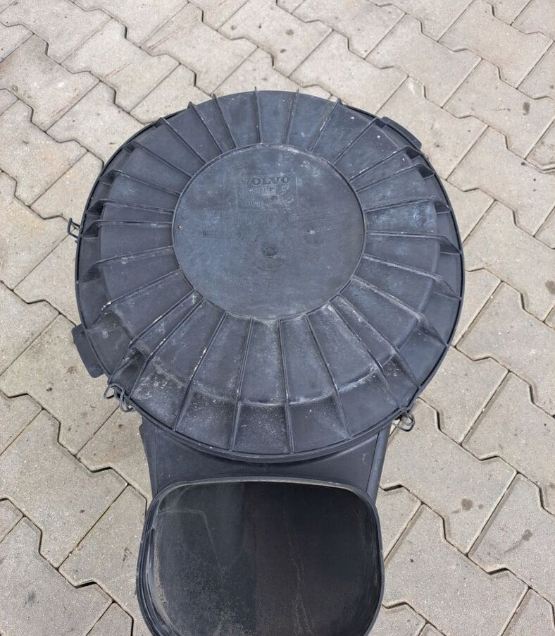 VOLVO OBUDOWA FILTRA POWIETRZA VOLVO FH FM 4 13 LIFT RENAULT GAMA T - Filtri i ajrit për Kamioni: foto 2 VOLVO OBUDOWA FILTRA POWIETRZA VOLVO FH FM 4 13 LIFT RENAULT GAMA T - Filtri i ajrit për Kamioni: foto 2