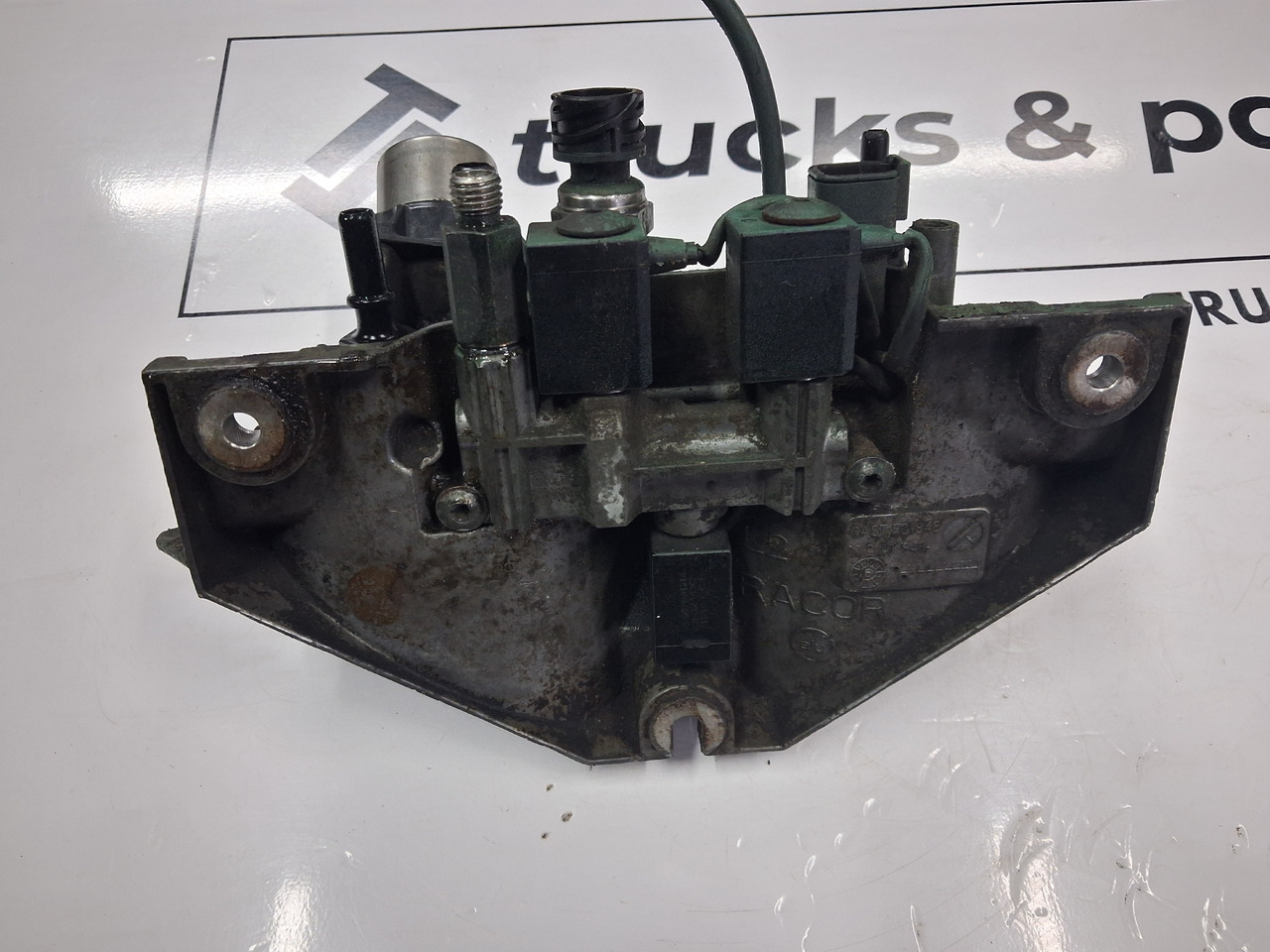 VOLVO PODSTAWA FILTRÓW PALIWA VOLVO FH FM 4 RENAULT GAMA T C K RANGE - Motori dhe pjesë këmbimi për Kamioni: foto 4 VOLVO PODSTAWA FILTRÓW PALIWA VOLVO FH FM 4 RENAULT GAMA T C K RANGE - Motori dhe pjesë këmbimi për Kamioni: foto 4