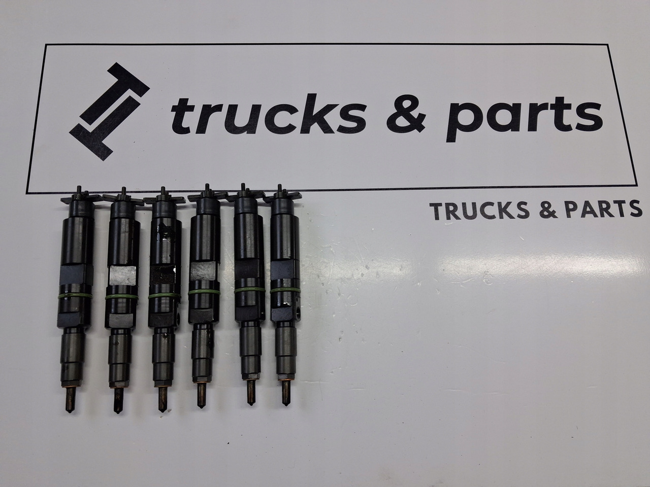 VOLVO POMPOWTRYSKIWACZE WTRYSKI VOLVO FL RENAULT GAMA D D8K - Injektori për Kamioni: foto 1 VOLVO POMPOWTRYSKIWACZE WTRYSKI VOLVO FL RENAULT GAMA D D8K - Injektori për Kamioni: foto 1