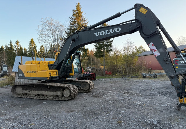 VolvoEC210 BLC - Ekskavator me zinxhirë: foto 3 VolvoEC210 BLC - Ekskavator me zinxhirë: foto 3
