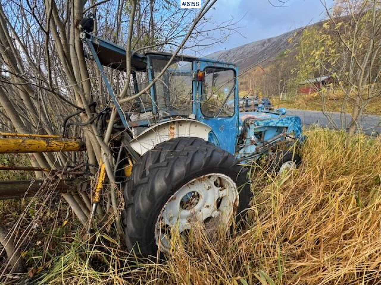 1973 Ford 4000 tractor backhoe. Repair.object - Traktor: foto 4 1973 Ford 4000 tractor backhoe. Repair.object - Traktor: foto 4