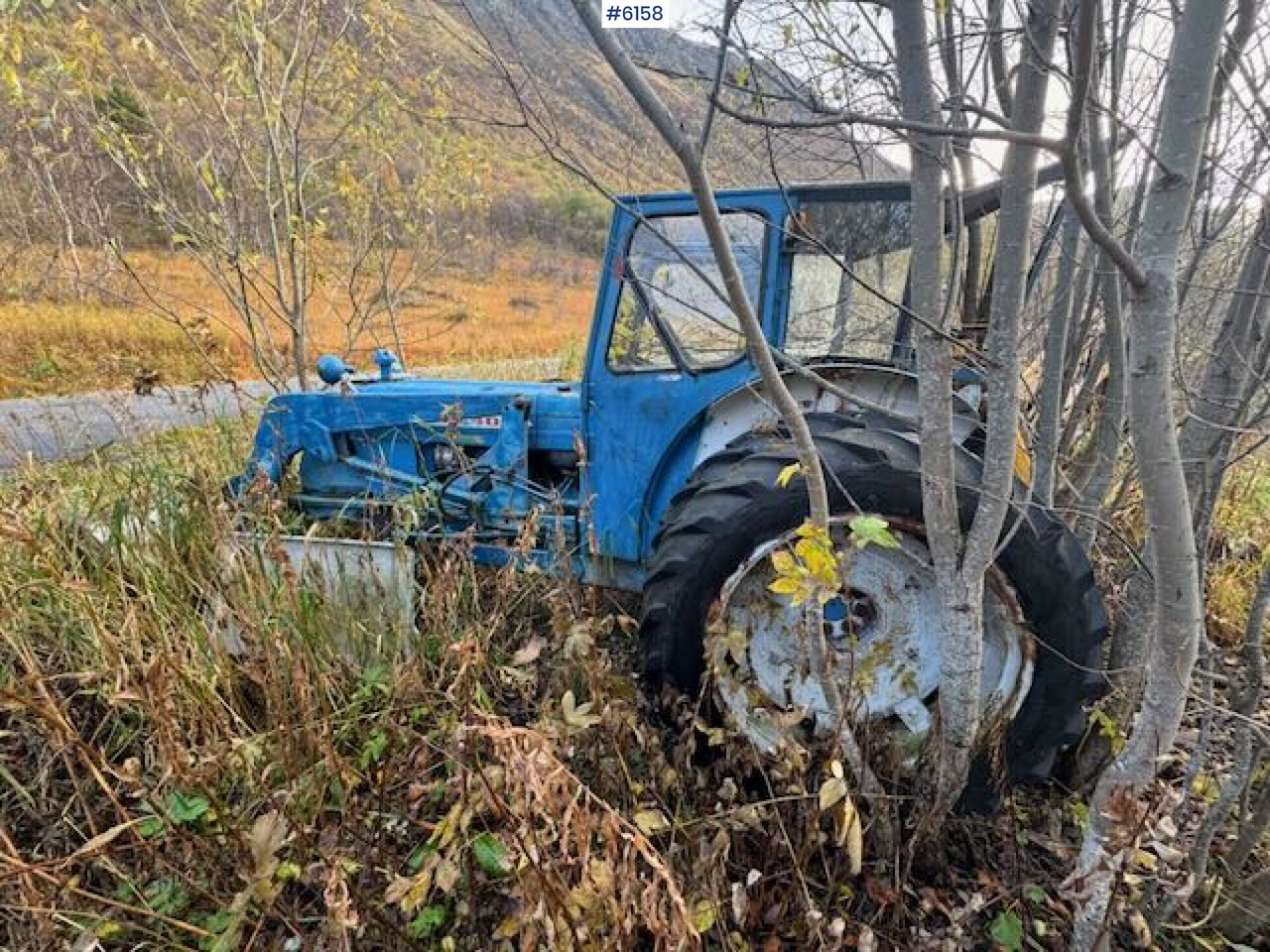 1973 Ford 4000 tractor backhoe. Repair.object - Traktor: foto 3 1973 Ford 4000 tractor backhoe. Repair.object - Traktor: foto 3