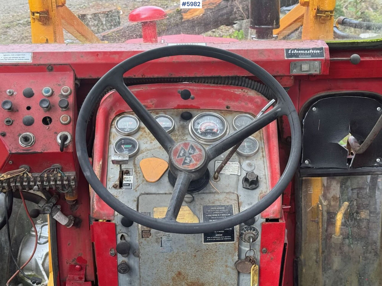 Traktor 1975 Massey Ferguson 168 4x4 w/ loader: foto 8