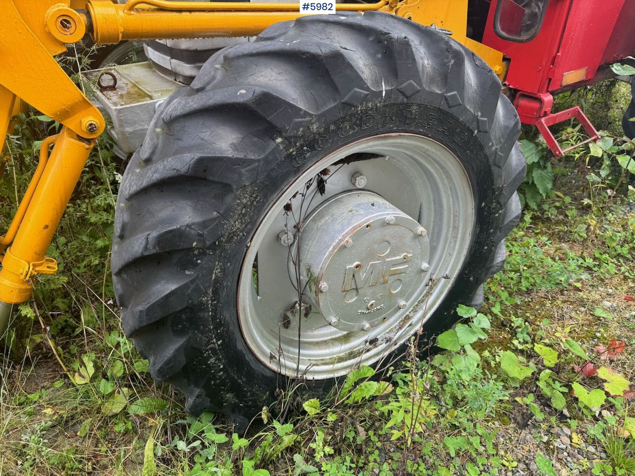 Traktor 1975 Massey Ferguson 168 4x4 w/ loader: foto 13