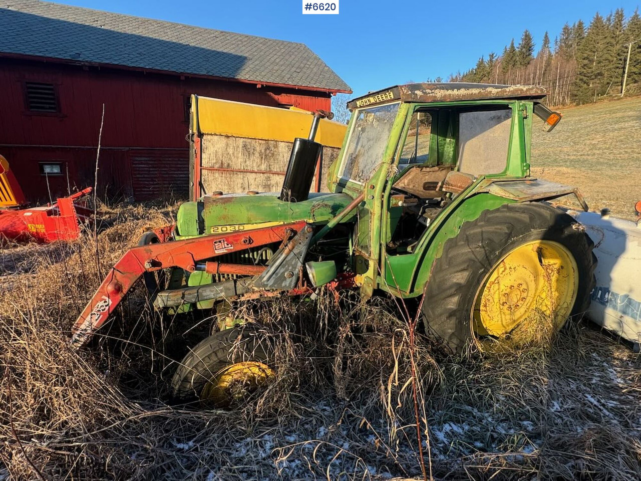 1977 John Deere 2030 w/ front loader. Repair object. - Traktor: foto 2 1977 John Deere 2030 w/ front loader. Repair object. - Traktor: foto 2
