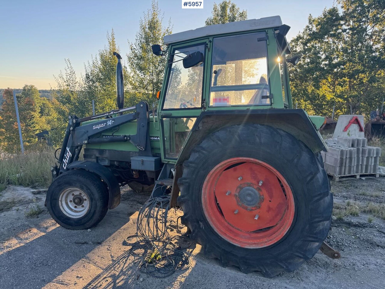 1982 Fendt 306LS 4x2 with front loader - Traktor: foto 4 1982 Fendt 306LS 4x2 with front loader - Traktor: foto 4