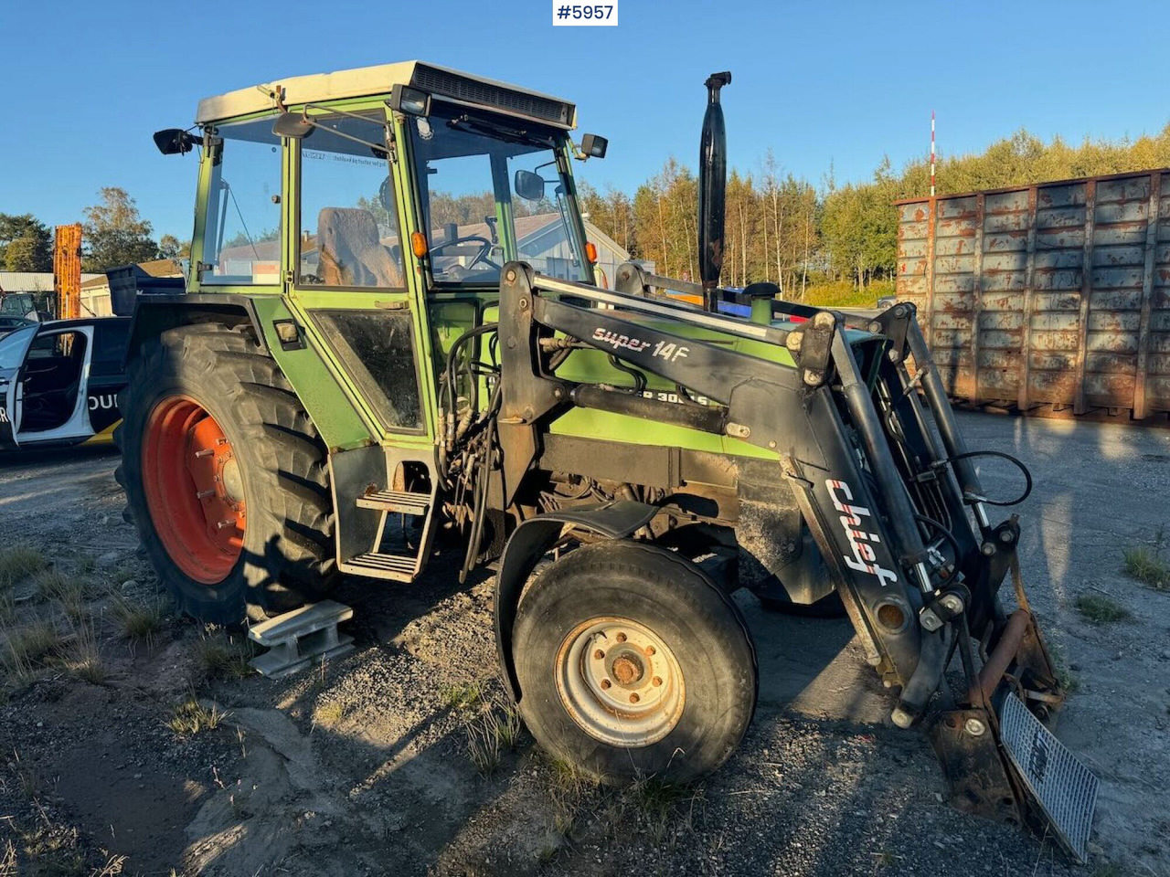 1982 Fendt 306LS 4x2 with front loader - Traktor: foto 1 1982 Fendt 306LS 4x2 with front loader - Traktor: foto 1