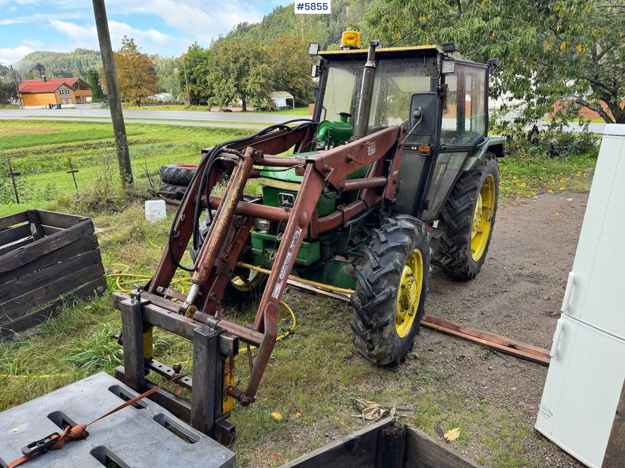 1982 John Deere 1140 with front loader and a parts tractor - Traktor: foto 1 1982 John Deere 1140 with front loader and a parts tractor - Traktor: foto 1