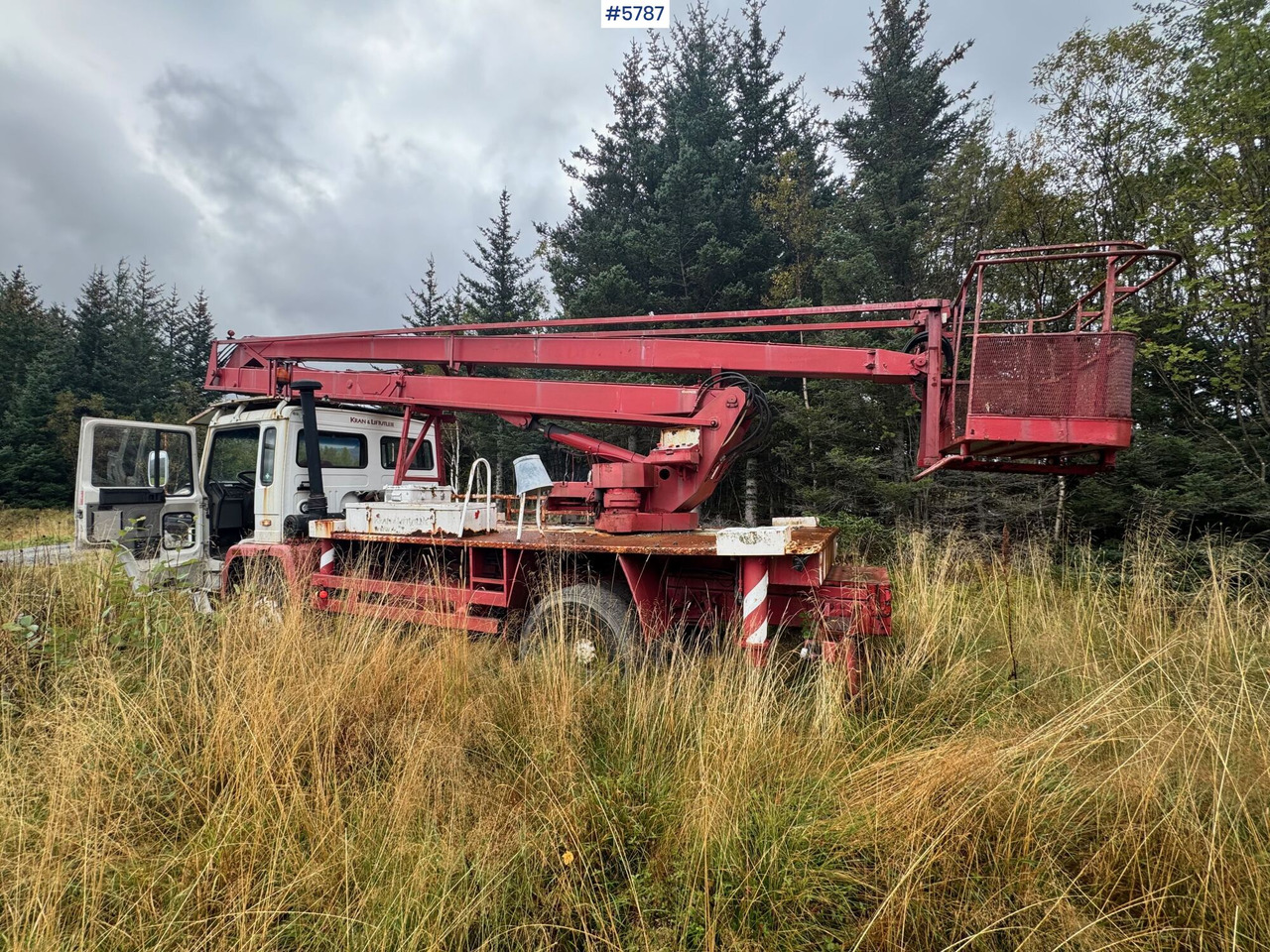 1986 Volvo FL614 with Lift. SEE VIDEO! - Platformë ajrore e montuar në kamion: foto 4 1986 Volvo FL614 with Lift. SEE VIDEO! - Platformë ajrore e montuar në kamion: foto 4