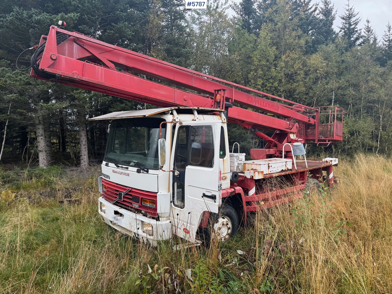 1986 Volvo FL614 with Lift. SEE VIDEO! - Platformë ajrore e montuar në kamion: foto 1 1986 Volvo FL614 with Lift. SEE VIDEO! - Platformë ajrore e montuar në kamion: foto 1