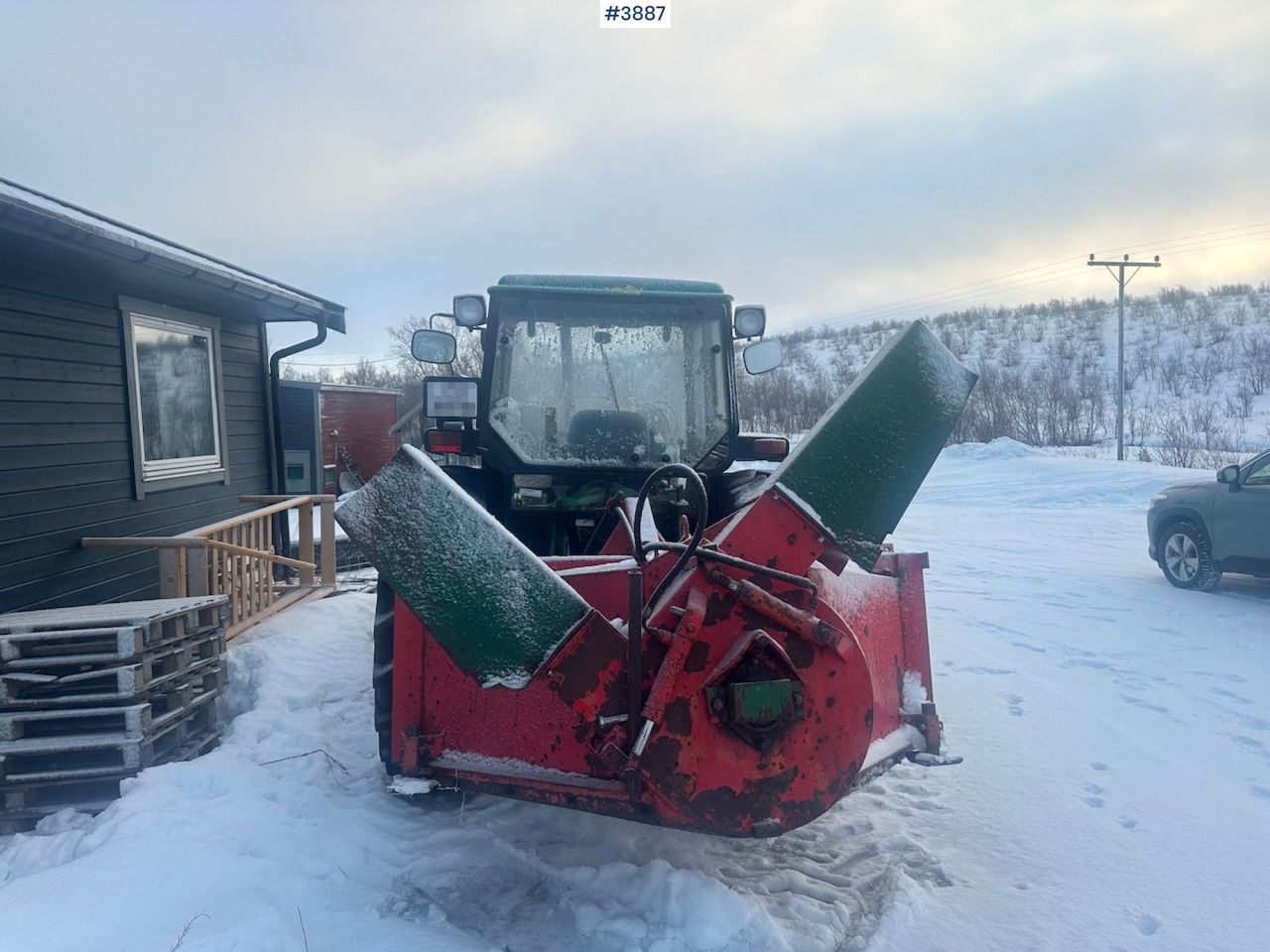 1987 John Deere Power Synchron 2450 4x4 w/ Quicke 4300 front loader, snow blower and gravel bucket. WATCH VIDEO. - Traktor: foto 4 1987 John Deere Power Synchron 2450 4x4 w/ Quicke 4300 front loader, snow blower and gravel bucket. WATCH VIDEO. - Traktor: foto 4