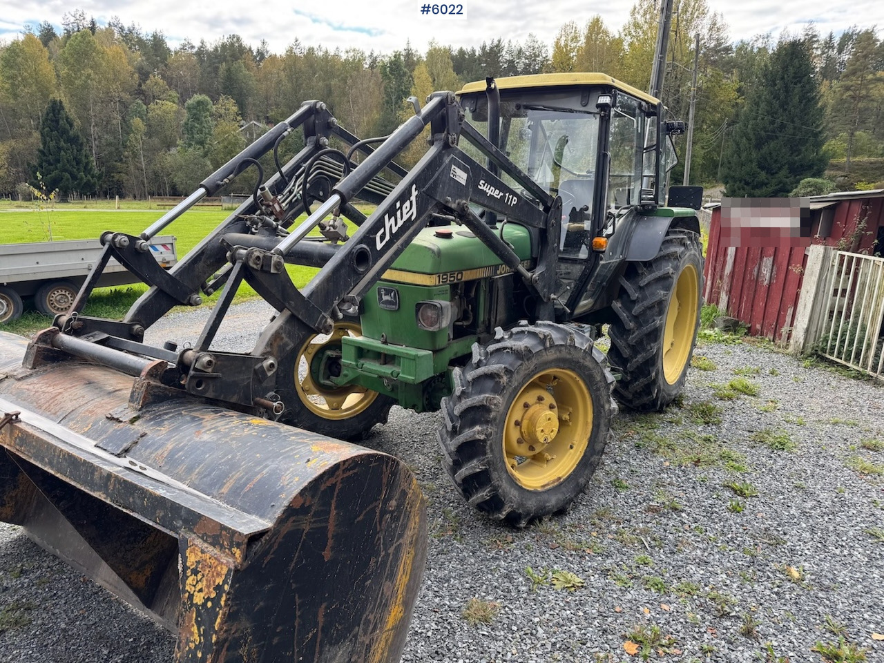 1990 John Deere 1950 Power Synchron w/ front loader. - Traktor: foto 2 1990 John Deere 1950 Power Synchron w/ front loader. - Traktor: foto 2