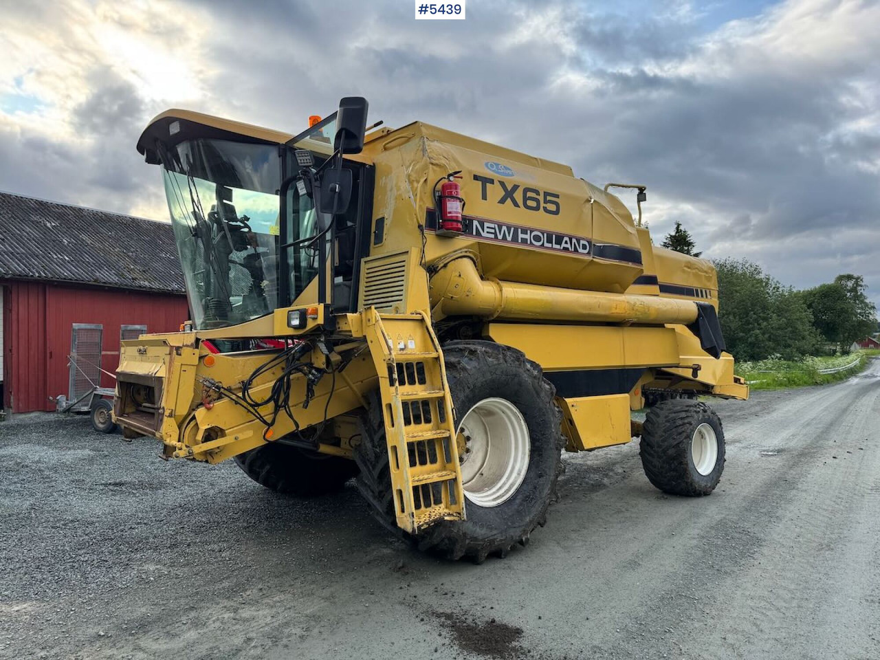 1995 New Holland TX65 m/ 20 fot skjærebord og henger - Autokombajnë: foto 1 1995 New Holland TX65 m/ 20 fot skjærebord og henger - Autokombajnë: foto 1