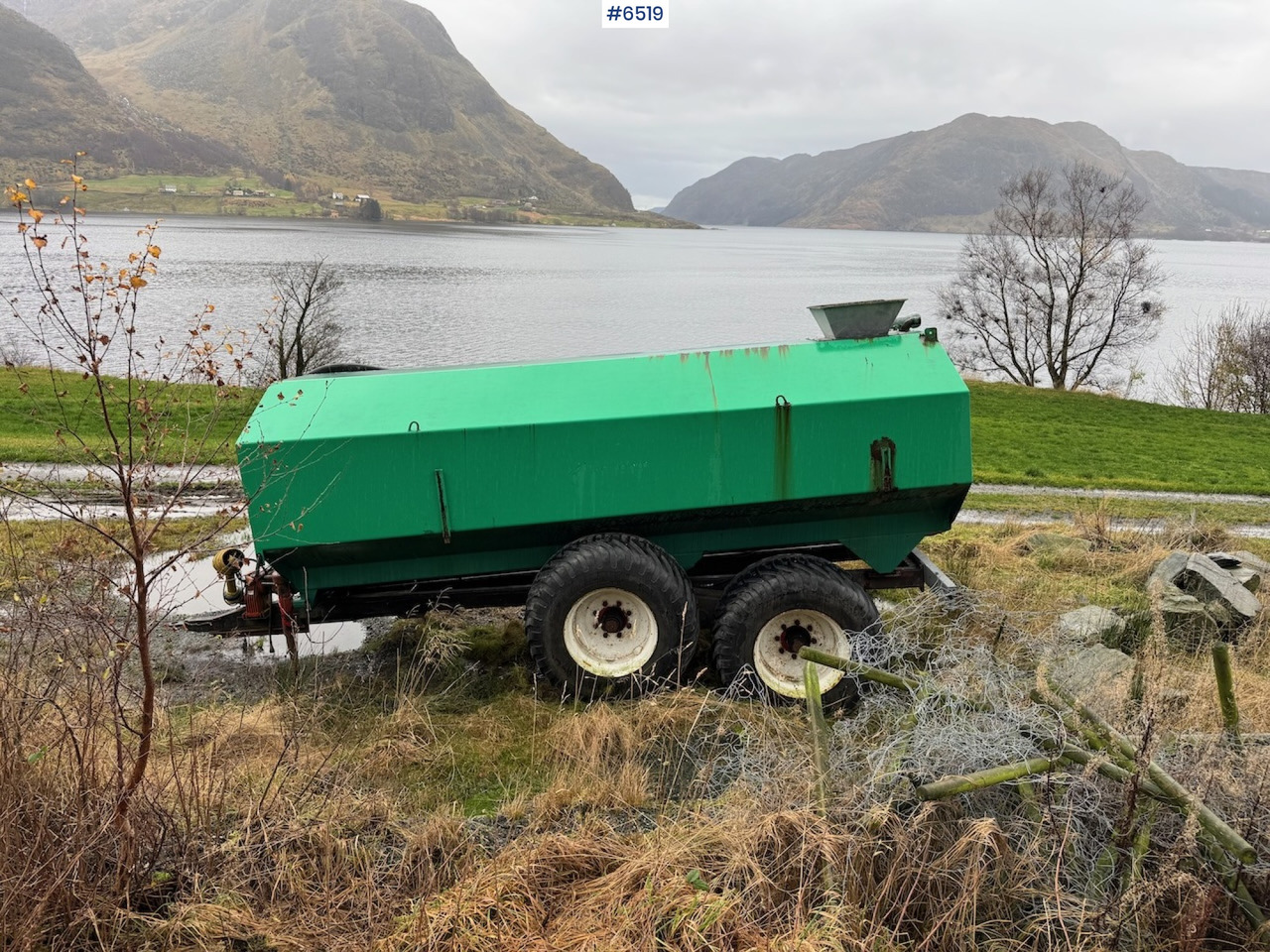 1997 Moi Guffen 15,000 liters w/ cannon. - Cisternë pleh i lëngshëm: foto 1 1997 Moi Guffen 15,000 liters w/ cannon. - Cisternë pleh i lëngshëm: foto 1