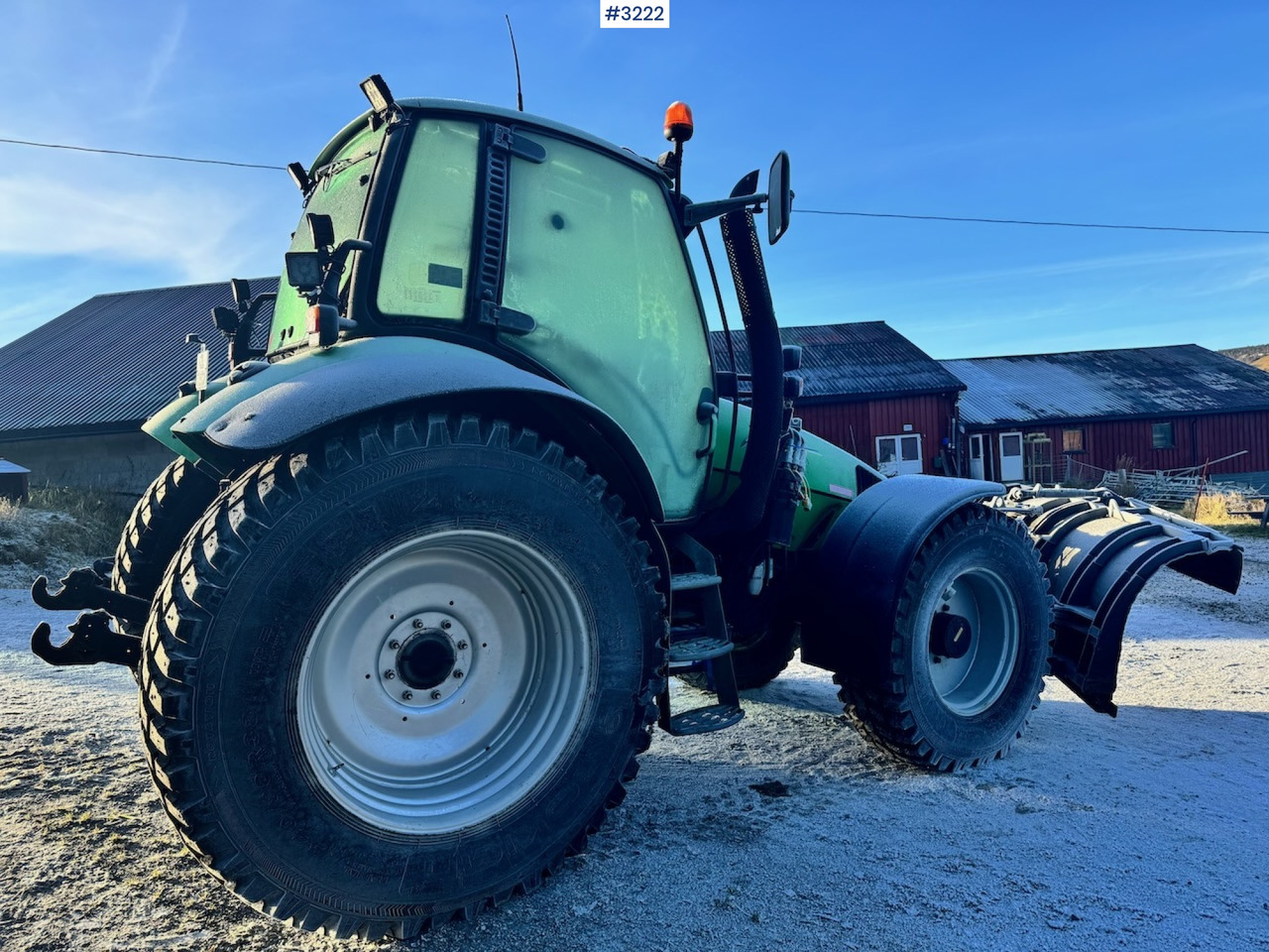 2001 Deutz-Fahr Agrotron 120 4x4 tractor with front loader, 2 sets of tires, snowplow mount, and blade. - Traktor: foto 2 2001 Deutz-Fahr Agrotron 120 4x4 tractor with front loader, 2 sets of tires, snowplow mount, and blade. - Traktor: foto 2