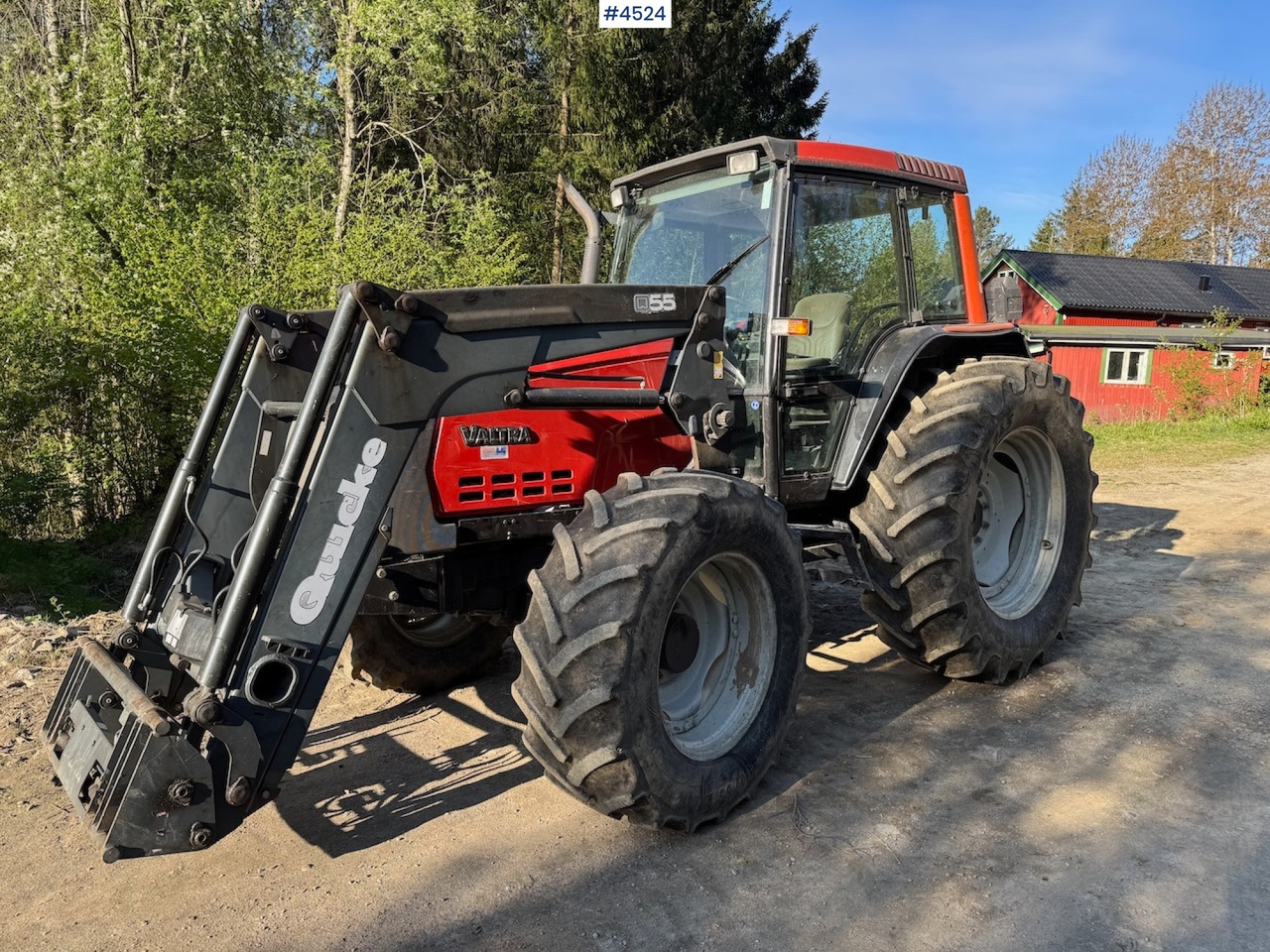 2005 Valtra 6850 w/front loader - Traktor: foto 2 2005 Valtra 6850 w/front loader - Traktor: foto 2
