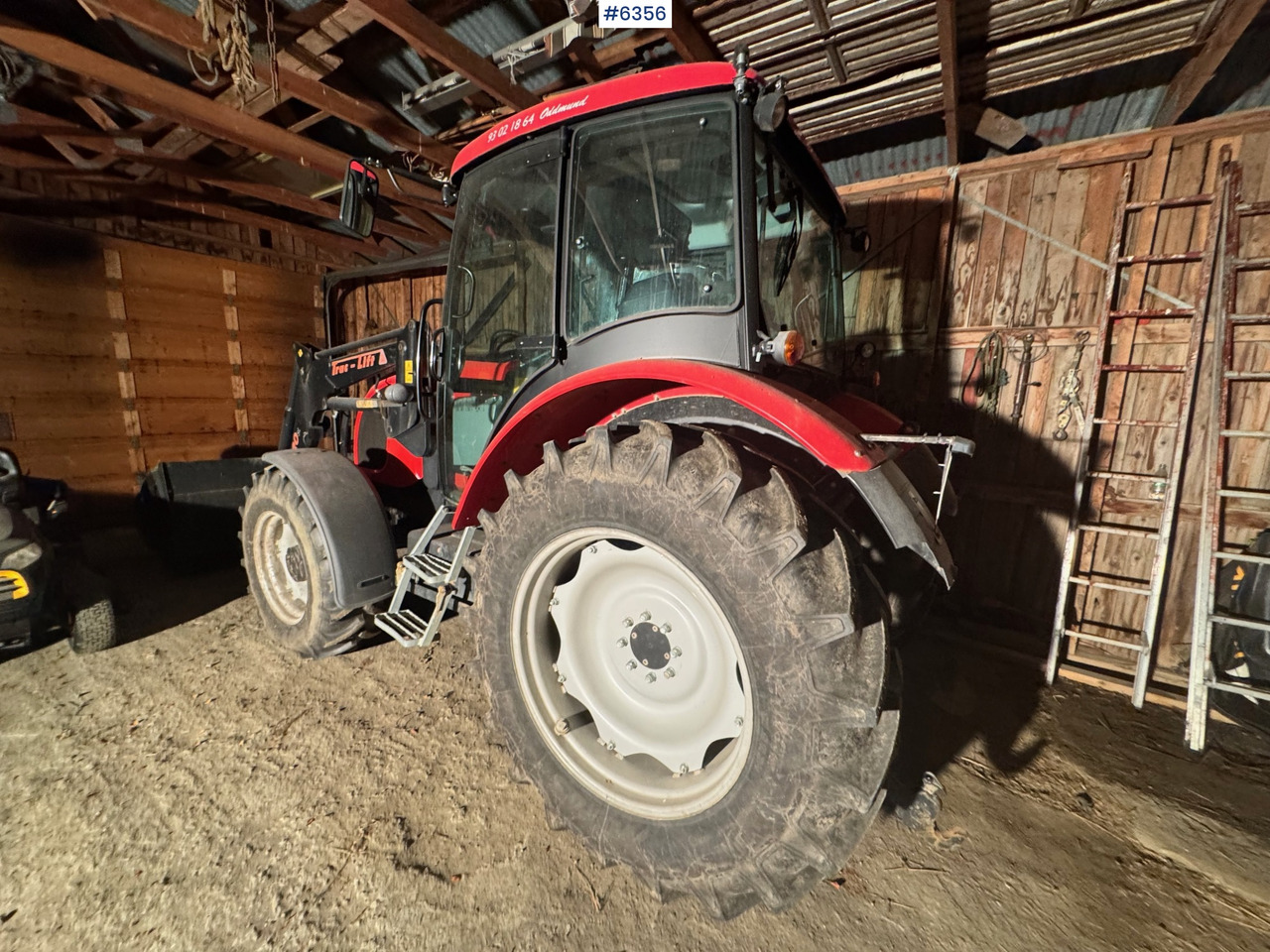 2008 Zetor 8541 Proxima Plus with loader, pallet forks, and snow bucket. Only 1,452 hours! - Traktor: foto 5 2008 Zetor 8541 Proxima Plus with loader, pallet forks, and snow bucket. Only 1,452 hours! - Traktor: foto 5