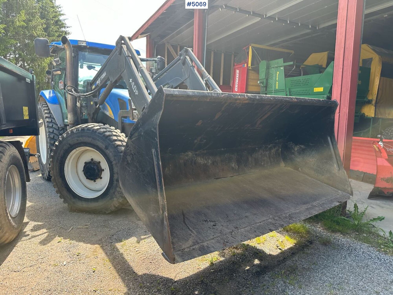 2009 New Holland T6040 SS w/ Trima front loader - Traktor: foto 5 2009 New Holland T6040 SS w/ Trima front loader - Traktor: foto 5