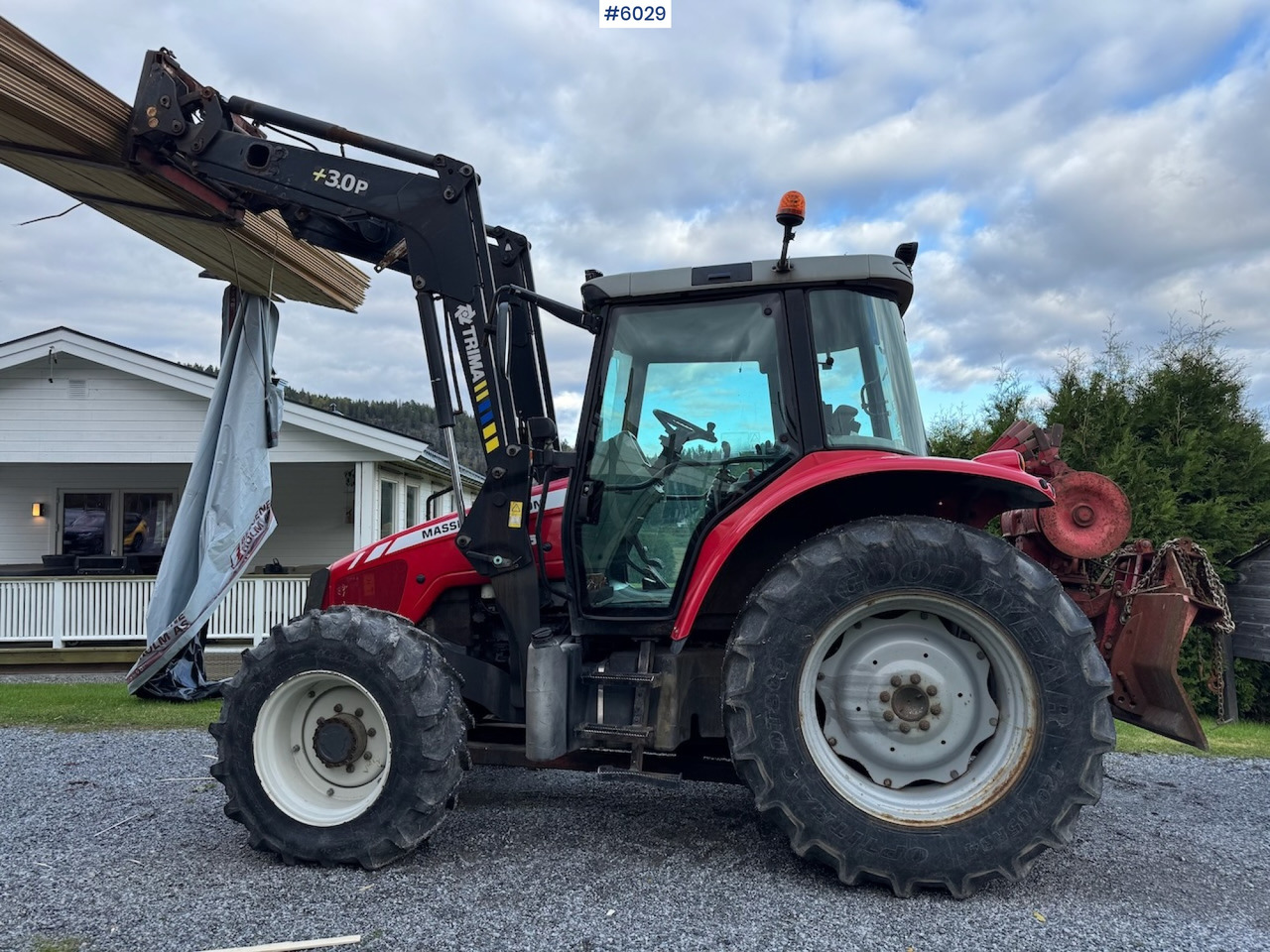 2010 Massey Ferguson 5445 with Front Loader - Traktor: foto 1 2010 Massey Ferguson 5445 with Front Loader - Traktor: foto 1