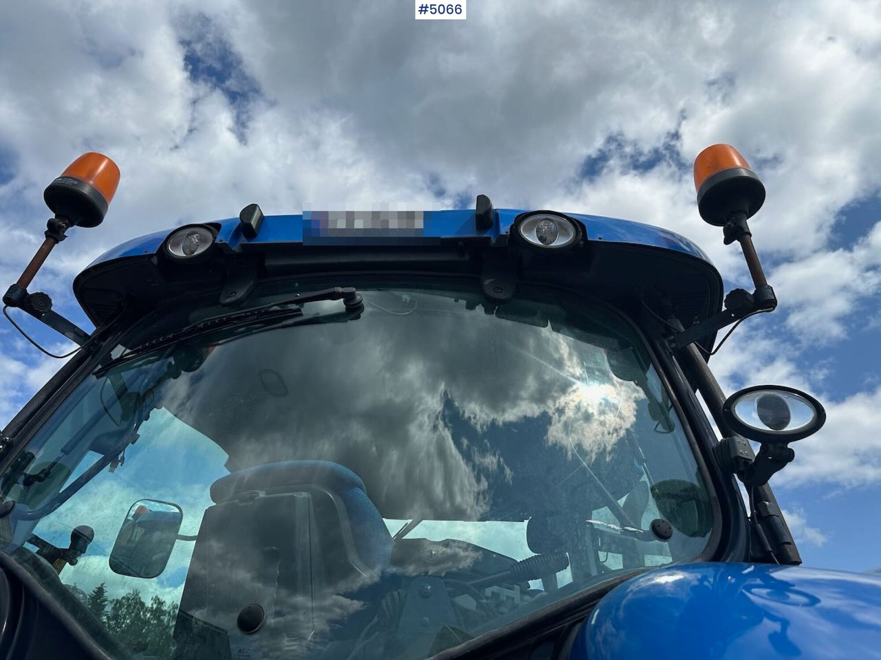 Traktor 2011 New Holland T6080 w/ trima +5.1p: foto 10 Traktor 2011 New Holland T6080 w/ trima +5.1p: foto 10
