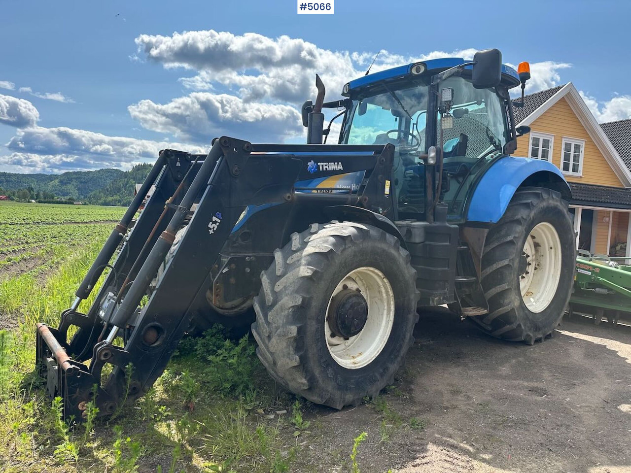 2011 New Holland T6080 w/ trima +5.1p - Traktor: foto 1 2011 New Holland T6080 w/ trima +5.1p - Traktor: foto 1