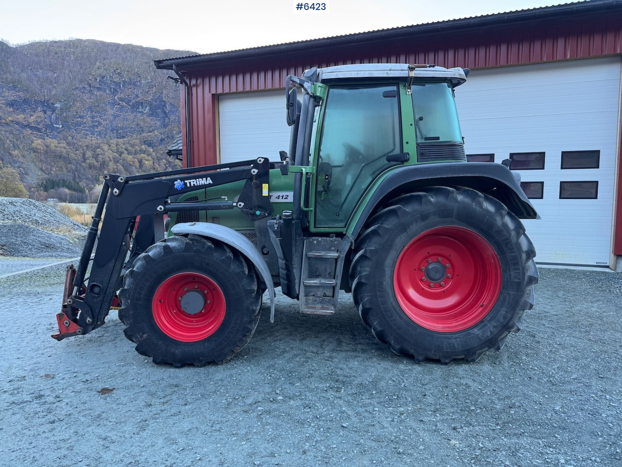 2013 Fendt 412 Vario TMS w/ front loader and plow plate. New engine! - Traktor: foto 1 2013 Fendt 412 Vario TMS w/ front loader and plow plate. New engine! - Traktor: foto 1