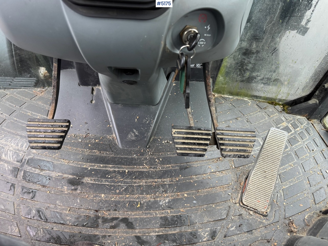 Traktor 2013 Landini Powermondial 120 w/front loader and some equipment. Low hours!: foto 12 Traktor 2013 Landini Powermondial 120 w/front loader and some equipment. Low hours!: foto 12