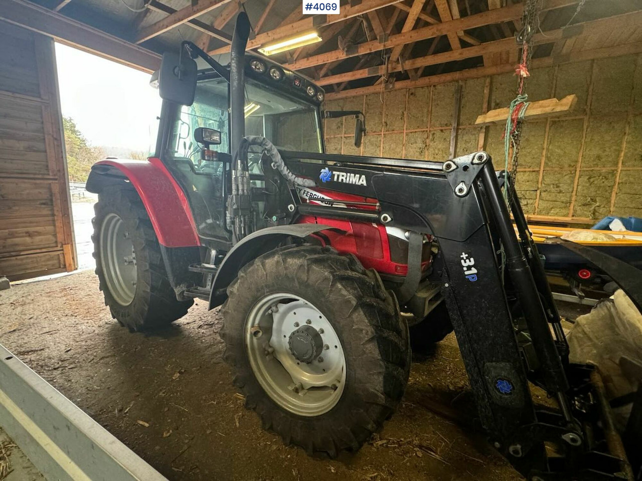 2013 Massey Ferguson 5455 w/ front loader, 2 buckets, pallet forks and blades. 1020 hours! - Traktor: foto 3 2013 Massey Ferguson 5455 w/ front loader, 2 buckets, pallet forks and blades. 1020 hours! - Traktor: foto 3