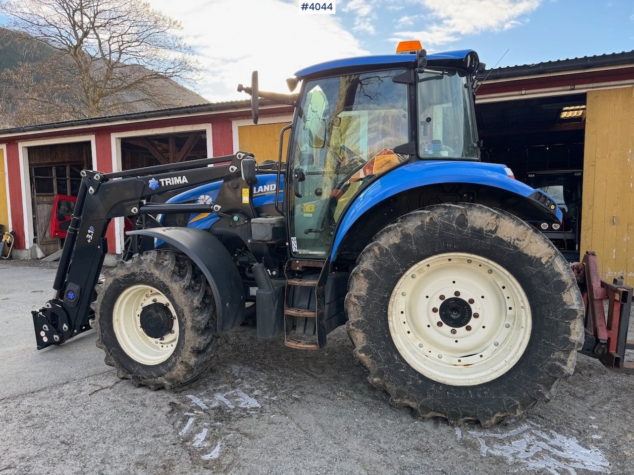 2013 New Holland T5.115 w/ front loader - Traktor: foto 2 2013 New Holland T5.115 w/ front loader - Traktor: foto 2