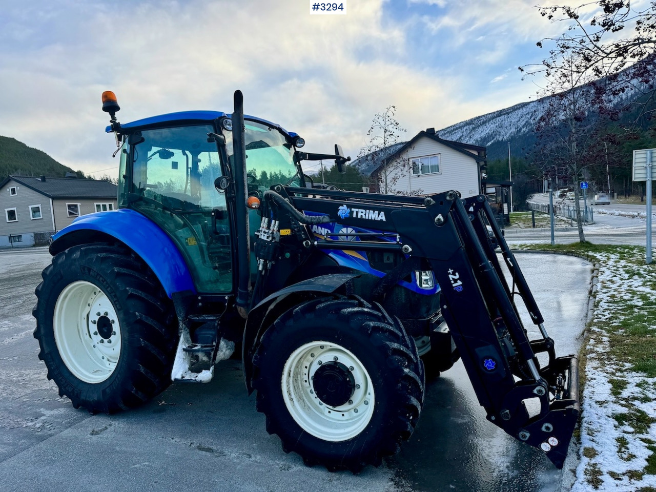 2013 New Holland T5.95 with Trima +2.1P Front Loader. New Engine! - Traktor: foto 1 2013 New Holland T5.95 with Trima +2.1P Front Loader. New Engine! - Traktor: foto 1