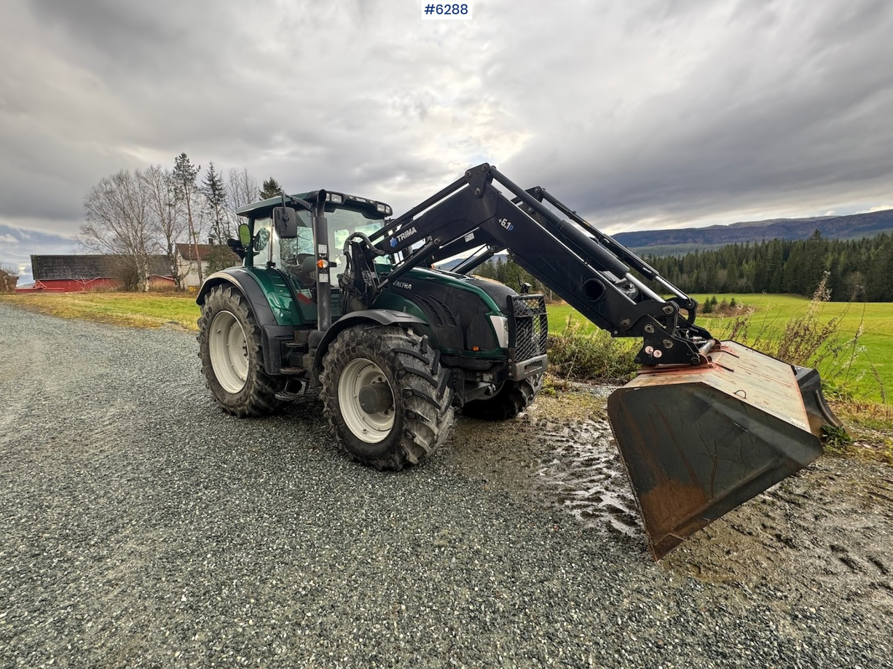 2013 Valtra T203 w/ Trima front loader, snow bucket, gravel bucket, pallet forks and timber clamp! - Traktor: foto 2 2013 Valtra T203 w/ Trima front loader, snow bucket, gravel bucket, pallet forks and timber clamp! - Traktor: foto 2
