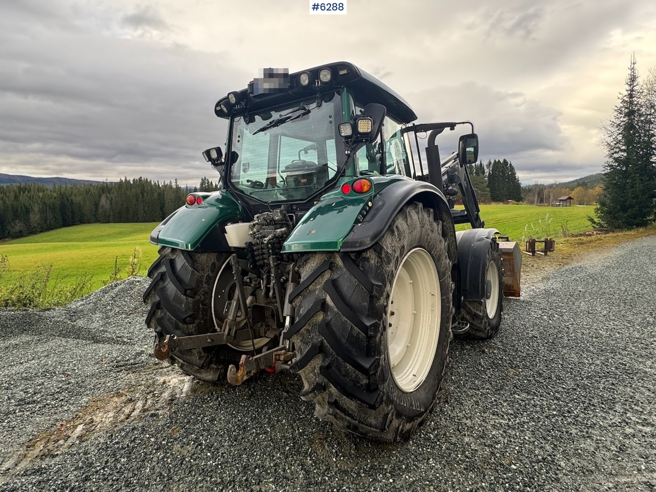 2013 Valtra T203 w/ Trima front loader, snow bucket, gravel bucket, pallet forks and timber clamp! - Traktor: foto 5 2013 Valtra T203 w/ Trima front loader, snow bucket, gravel bucket, pallet forks and timber clamp! - Traktor: foto 5