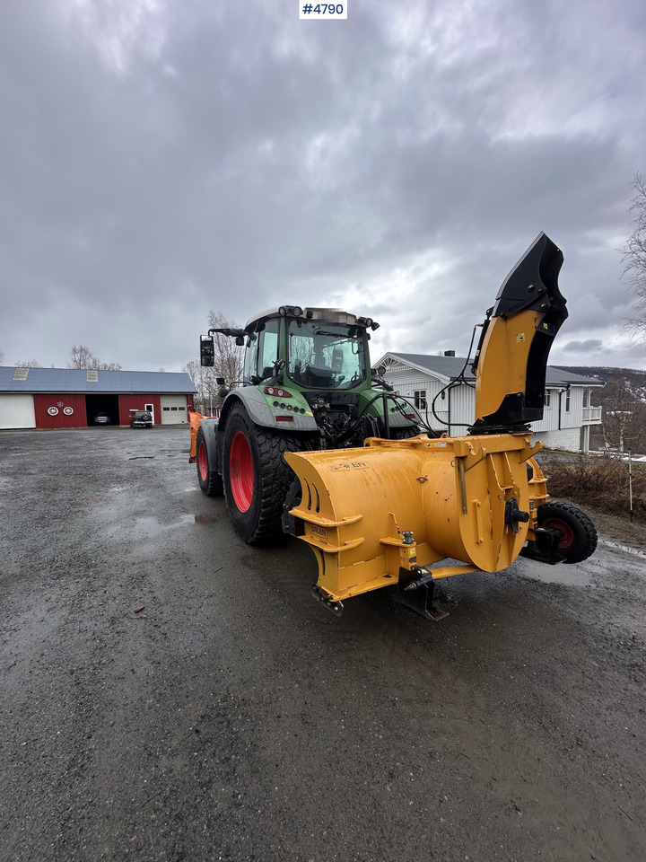 2014 Fendt 514 Vario 4x4 w/ front loader, folding plow, snow blower and sand spreader - Traktor: foto 3 2014 Fendt 514 Vario 4x4 w/ front loader, folding plow, snow blower and sand spreader - Traktor: foto 3