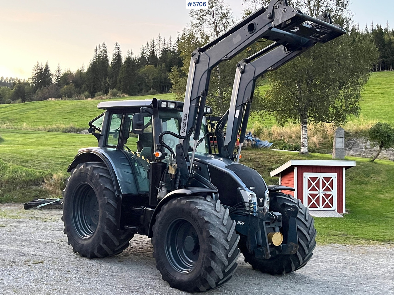 2014 Valtra N143 Direct, well equipped! - Traktor: foto 3 2014 Valtra N143 Direct, well equipped! - Traktor: foto 3