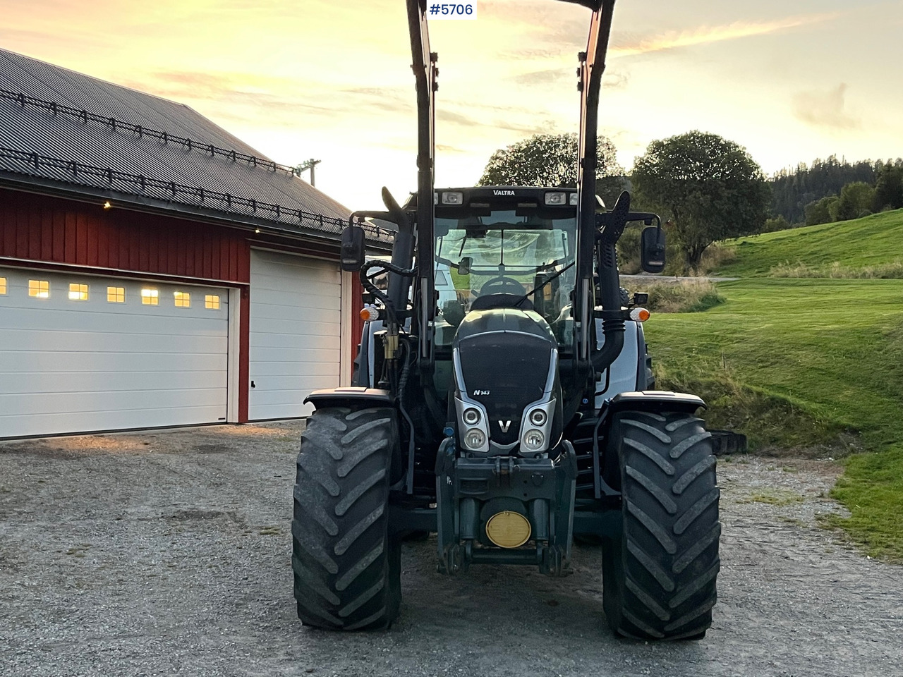 2014 Valtra N143 Direct, well equipped! - Traktor: foto 2 2014 Valtra N143 Direct, well equipped! - Traktor: foto 2