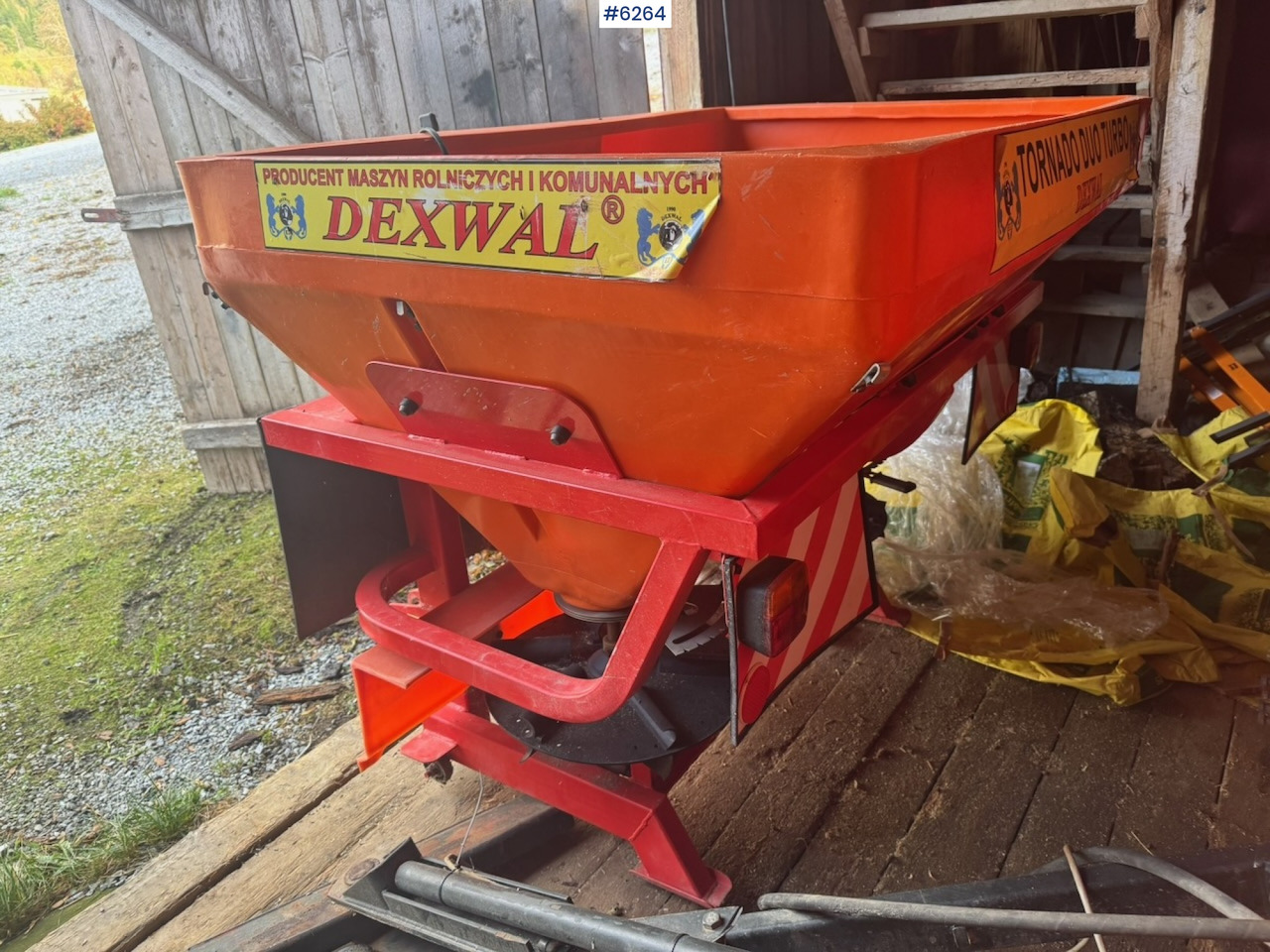 2015 Dexwal Tornado fertilizer spreader - Shpërndarës plehu kimik: foto 3 2015 Dexwal Tornado fertilizer spreader - Shpërndarës plehu kimik: foto 3