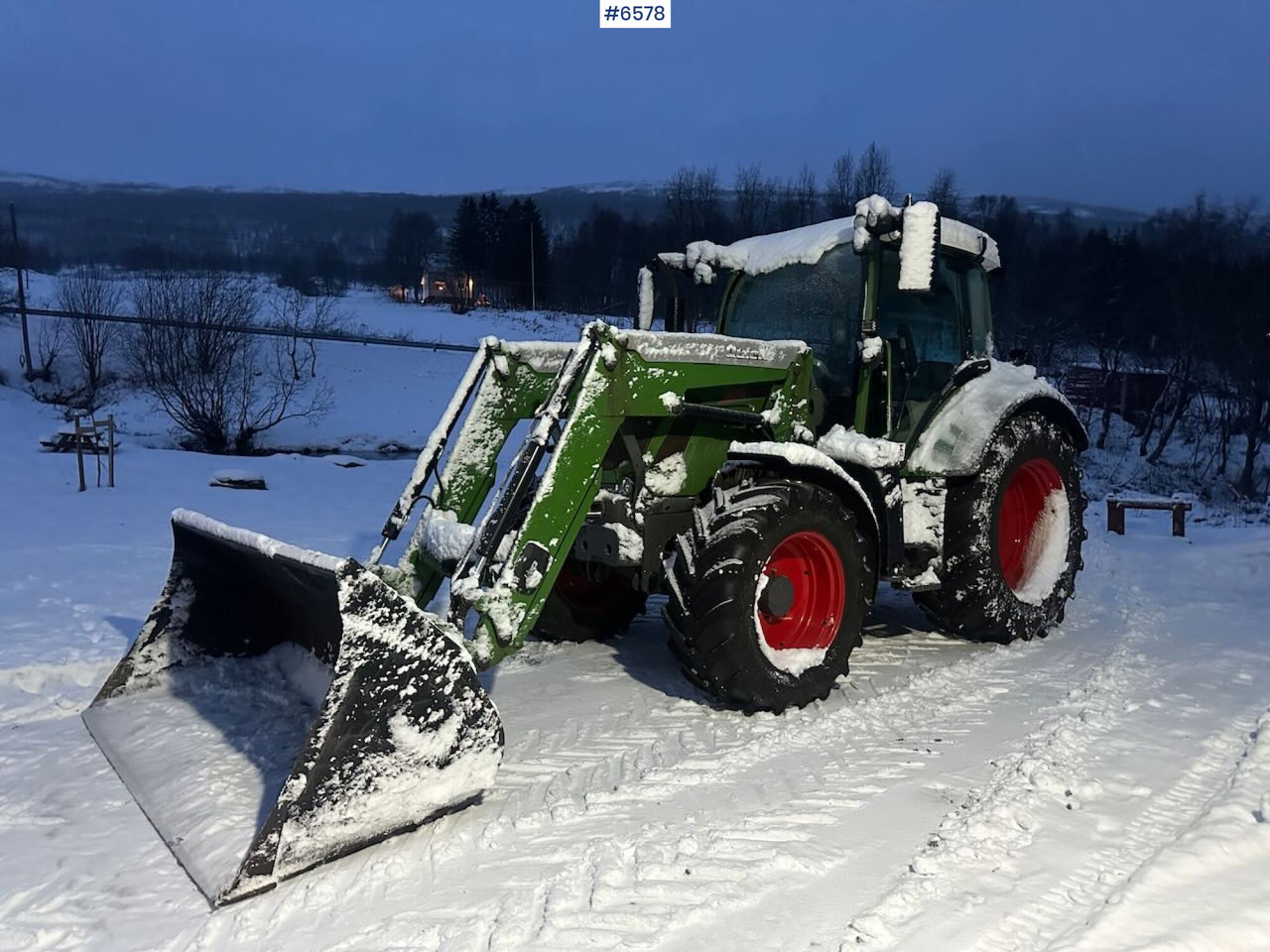 2016 Fendt 313S4 4x4 tractor w/ front loader. - Traktor: foto 1 2016 Fendt 313S4 4x4 tractor w/ front loader. - Traktor: foto 1