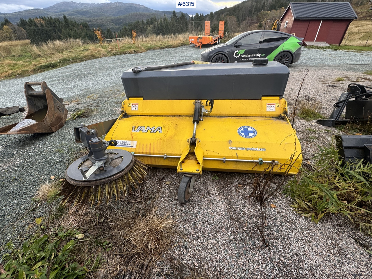 2016 VAMA 2000 Sweeping broom w/ side broom - Fshesë: foto 3 2016 VAMA 2000 Sweeping broom w/ side broom - Fshesë: foto 3