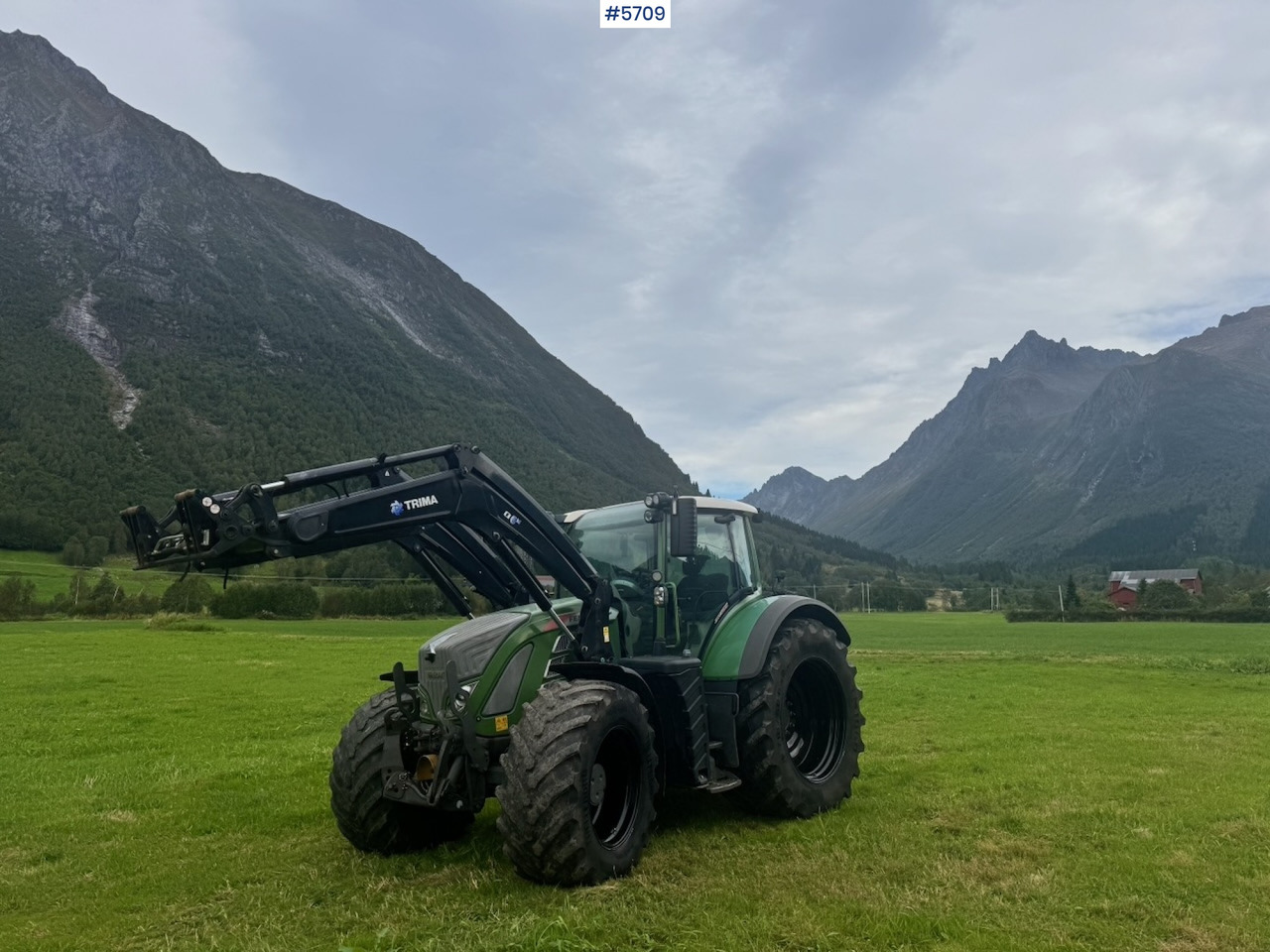 2017 Fendt 724 Vario w/ GPS, Front PTO, Loader and hydraulics. - Traktor: foto 1 2017 Fendt 724 Vario w/ GPS, Front PTO, Loader and hydraulics. - Traktor: foto 1