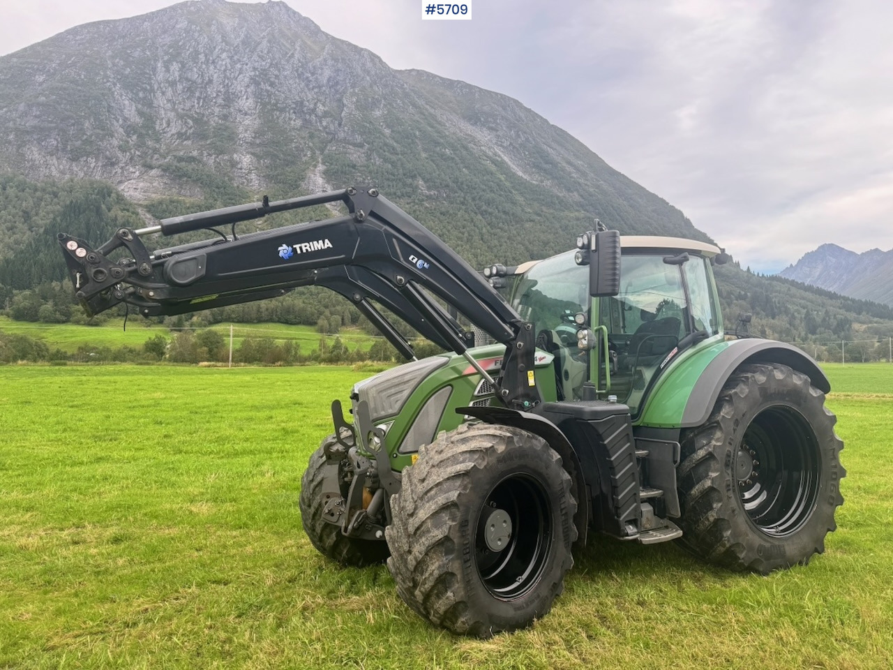 2017 Fendt 724 Vario w/ GPS, Front PTO, Loader and hydraulics. - Traktor: foto 3 2017 Fendt 724 Vario w/ GPS, Front PTO, Loader and hydraulics. - Traktor: foto 3