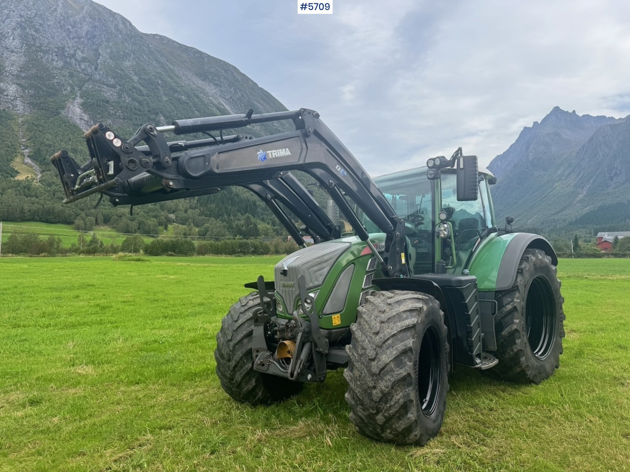2017 Fendt 724 Vario w/ GPS, Front PTO, Loader and hydraulics. - Traktor: foto 2 2017 Fendt 724 Vario w/ GPS, Front PTO, Loader and hydraulics. - Traktor: foto 2