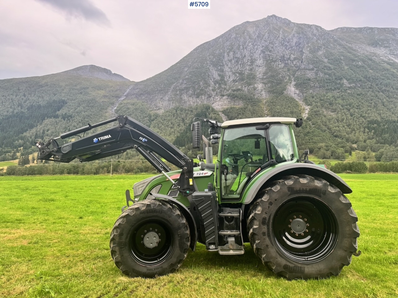 2017 Fendt 724 Vario w/ GPS, Front PTO, Loader and hydraulics. - Traktor: foto 4 2017 Fendt 724 Vario w/ GPS, Front PTO, Loader and hydraulics. - Traktor: foto 4